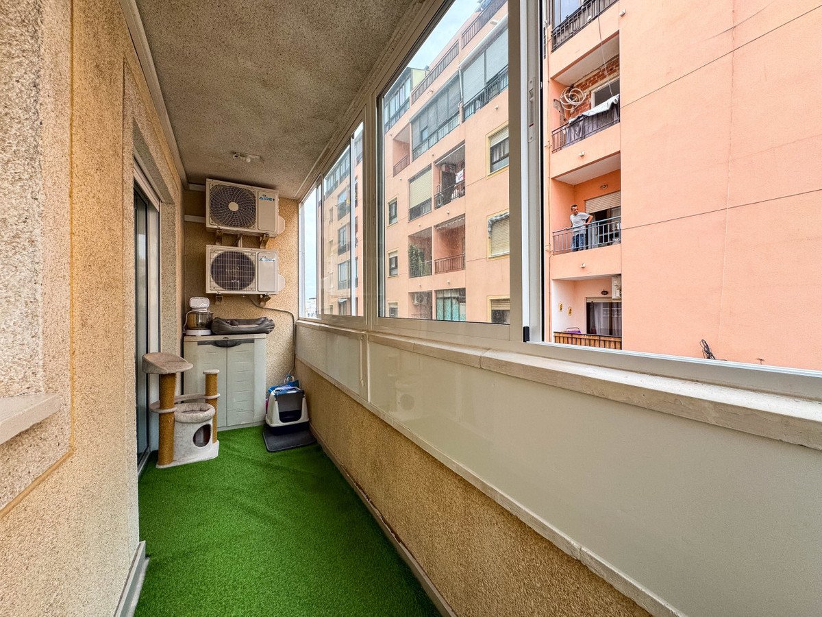 4 Bed Middle Floor Apartment in Torrevieja