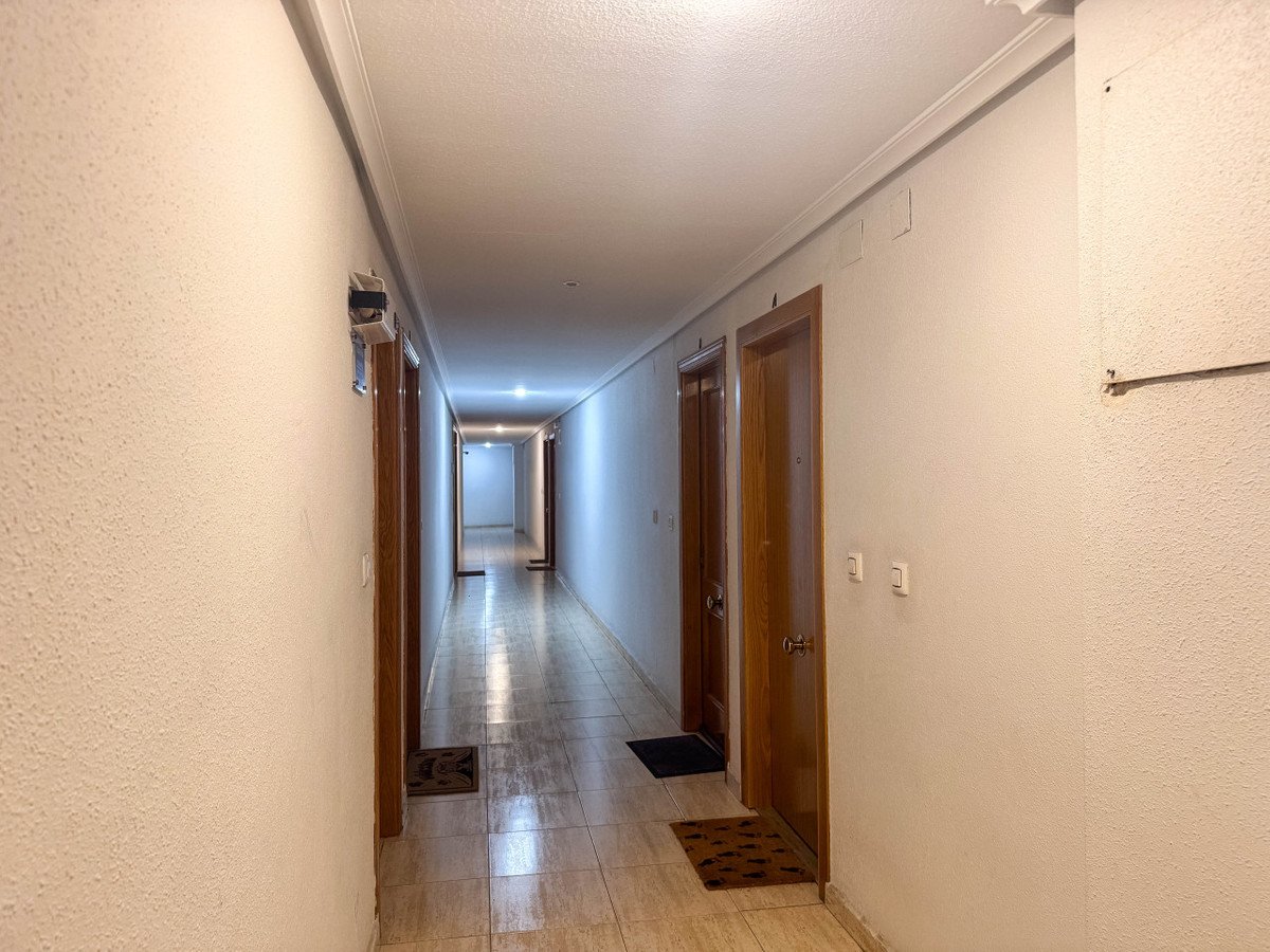 4 Bed Middle Floor Apartment in Torrevieja