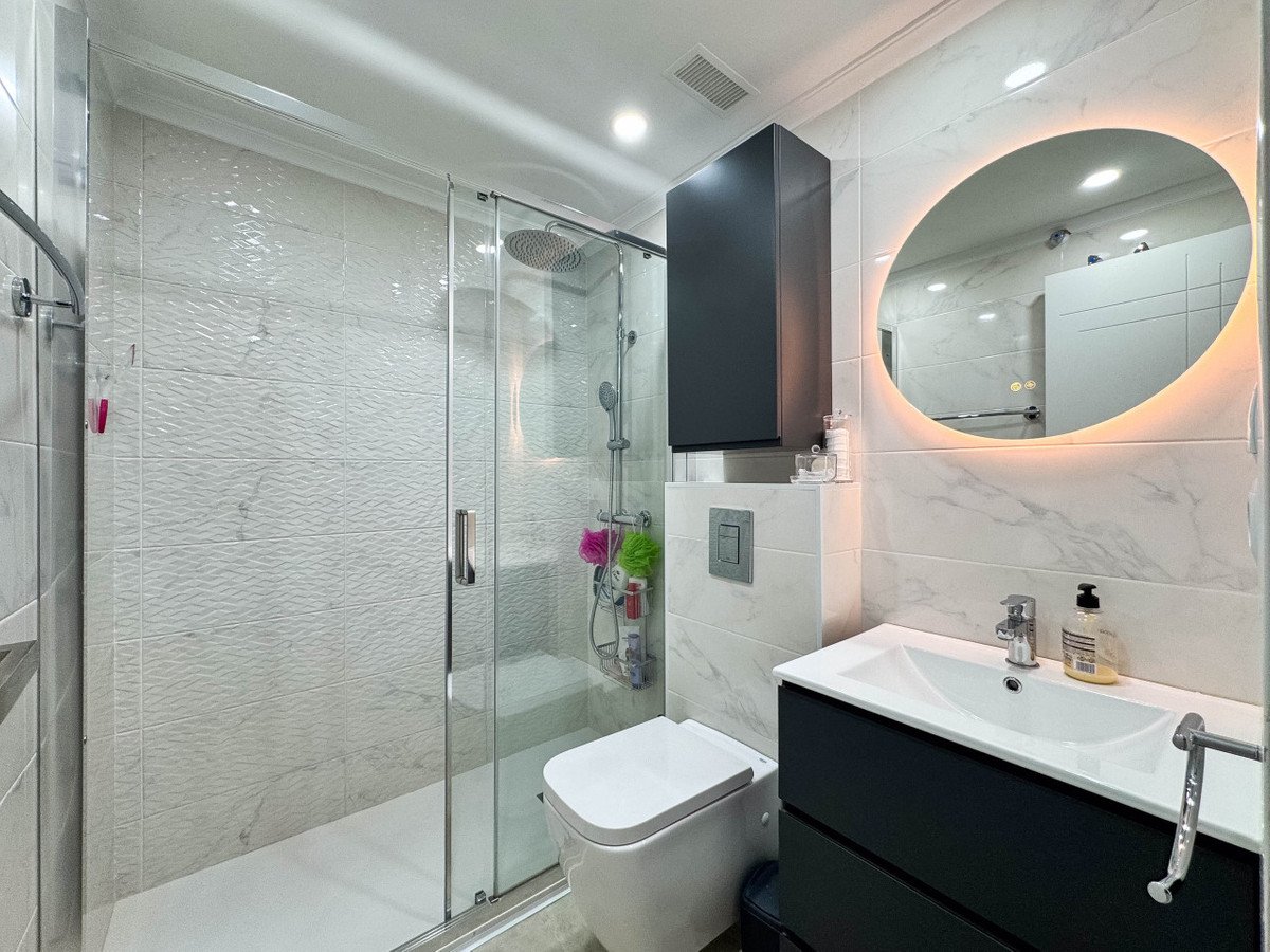 4 Bed Middle Floor Apartment in Torrevieja