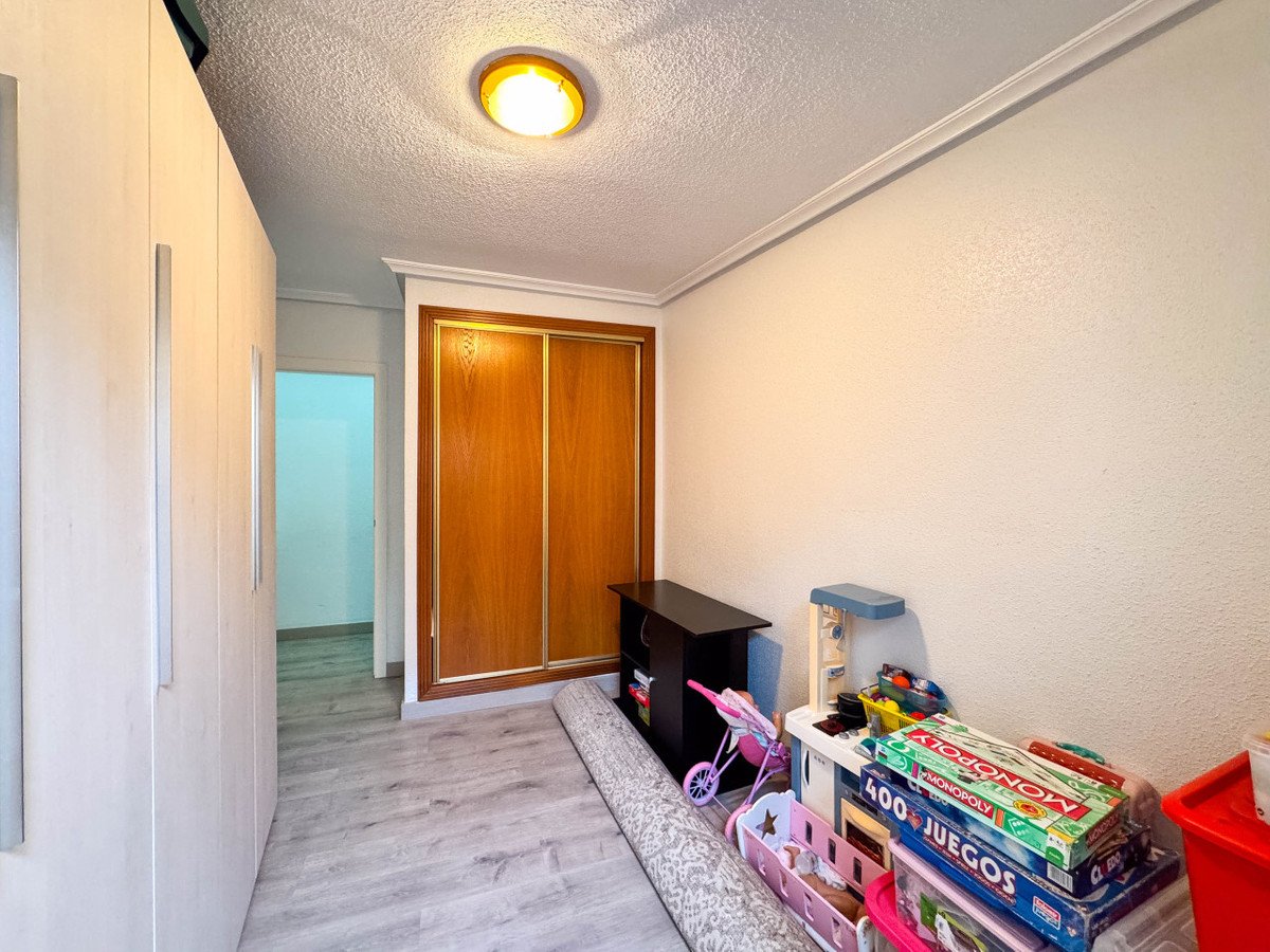 4 Bed Middle Floor Apartment in Torrevieja