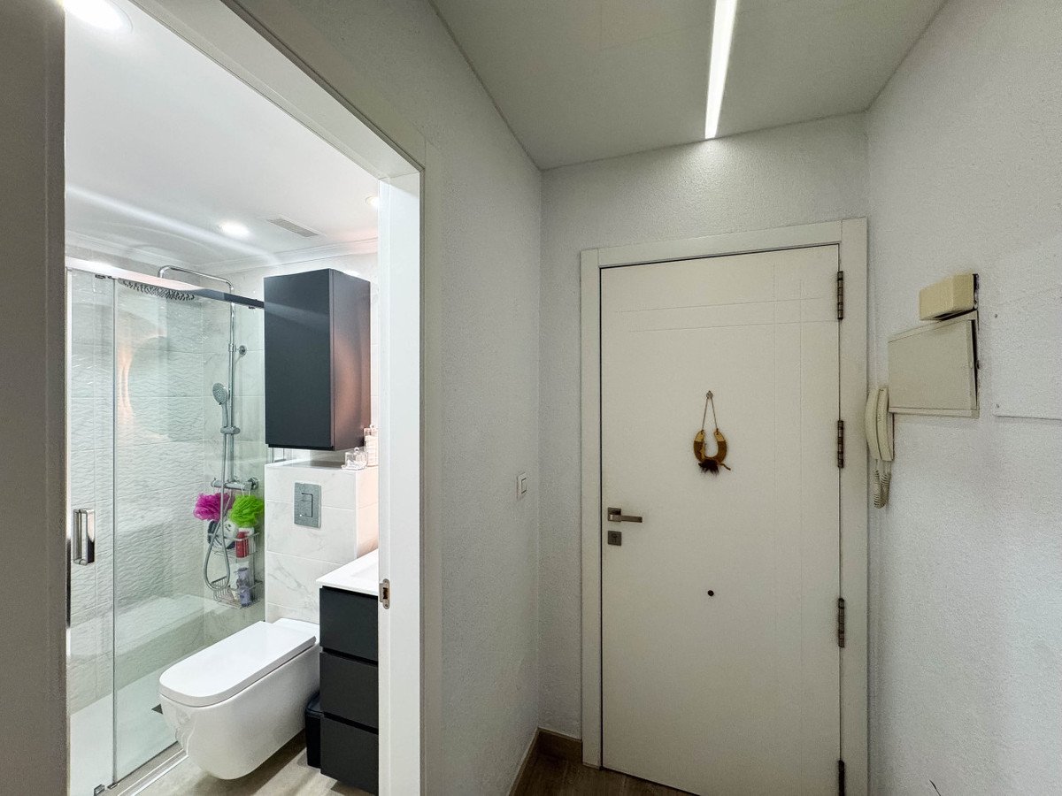 4 Bed Middle Floor Apartment in Torrevieja