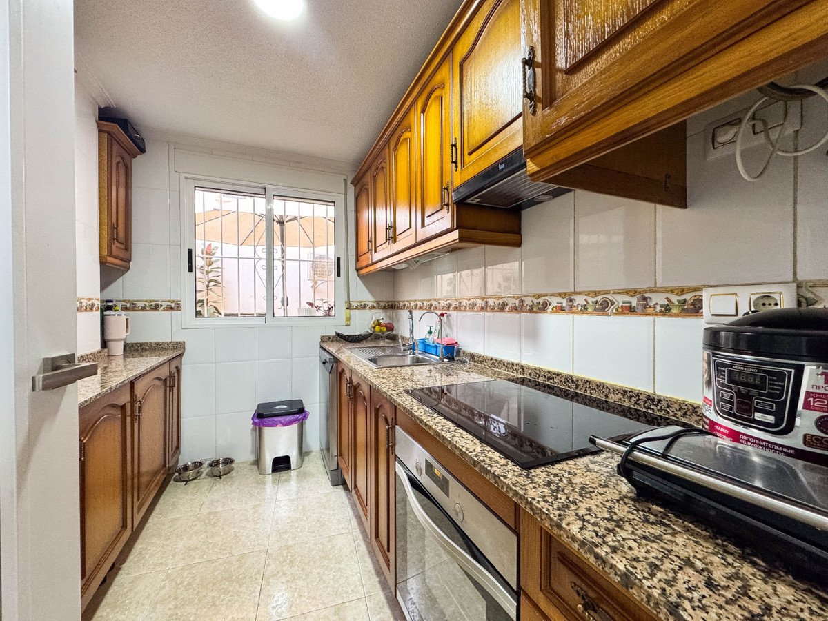 4 Bed Middle Floor Apartment in Torrevieja