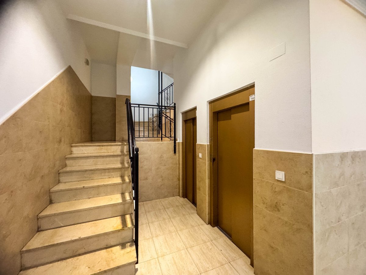 4 Bed Middle Floor Apartment in Torrevieja