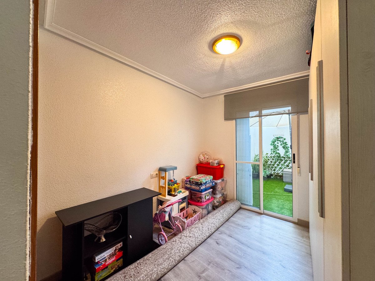 4 Bed Middle Floor Apartment in Torrevieja