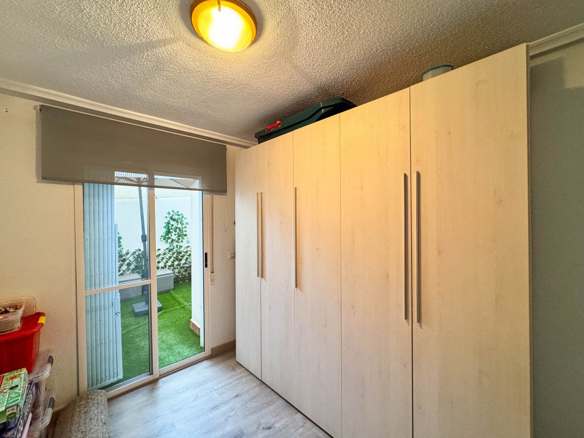 4 Bed Middle Floor Apartment in Torrevieja