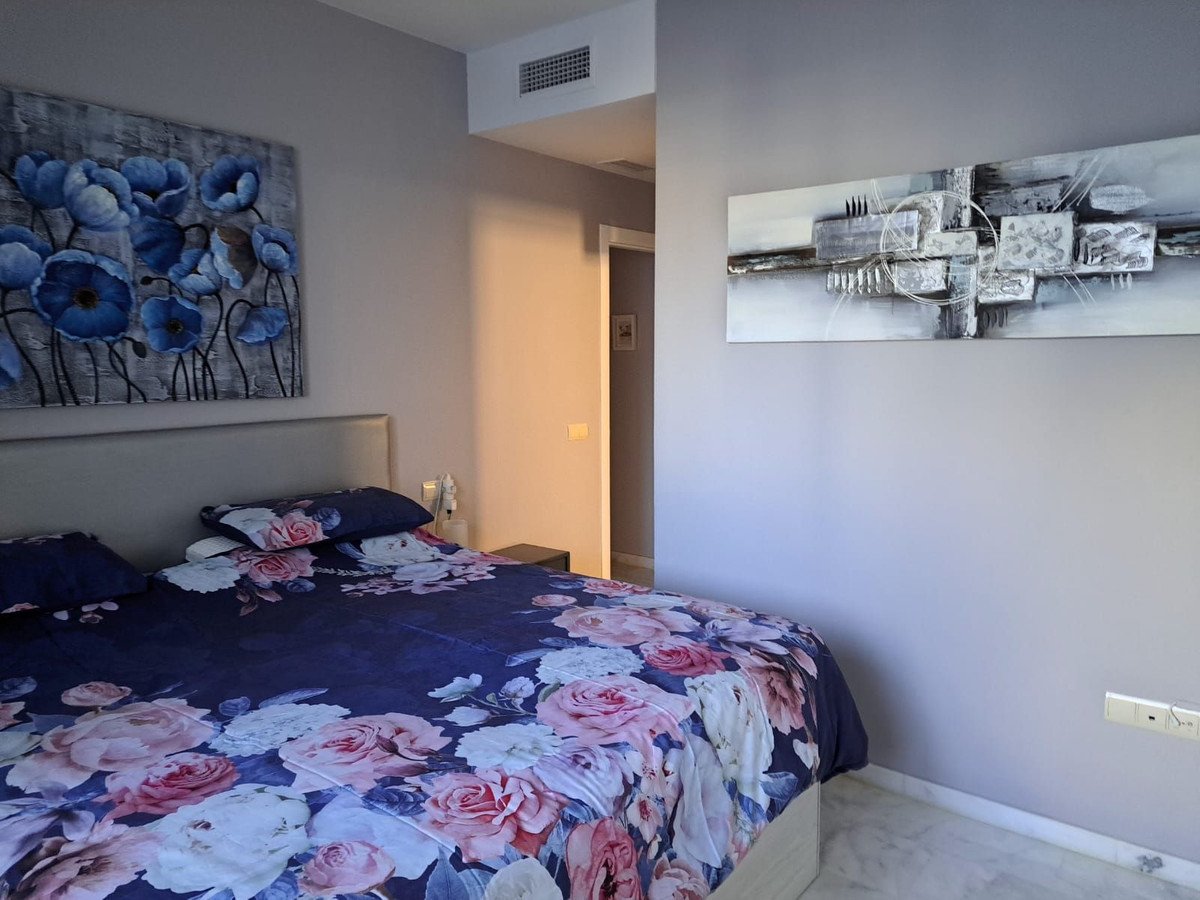 2 Bed Middle Floor Apartment in Estepona