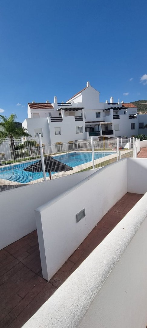 2 Bed Middle Floor Apartment in Estepona