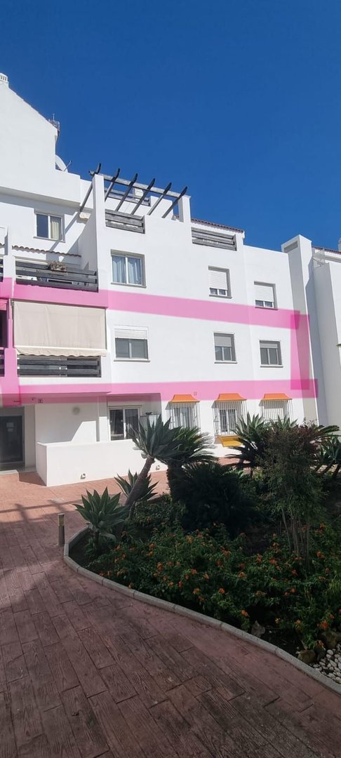 2 Bed Middle Floor Apartment in Estepona