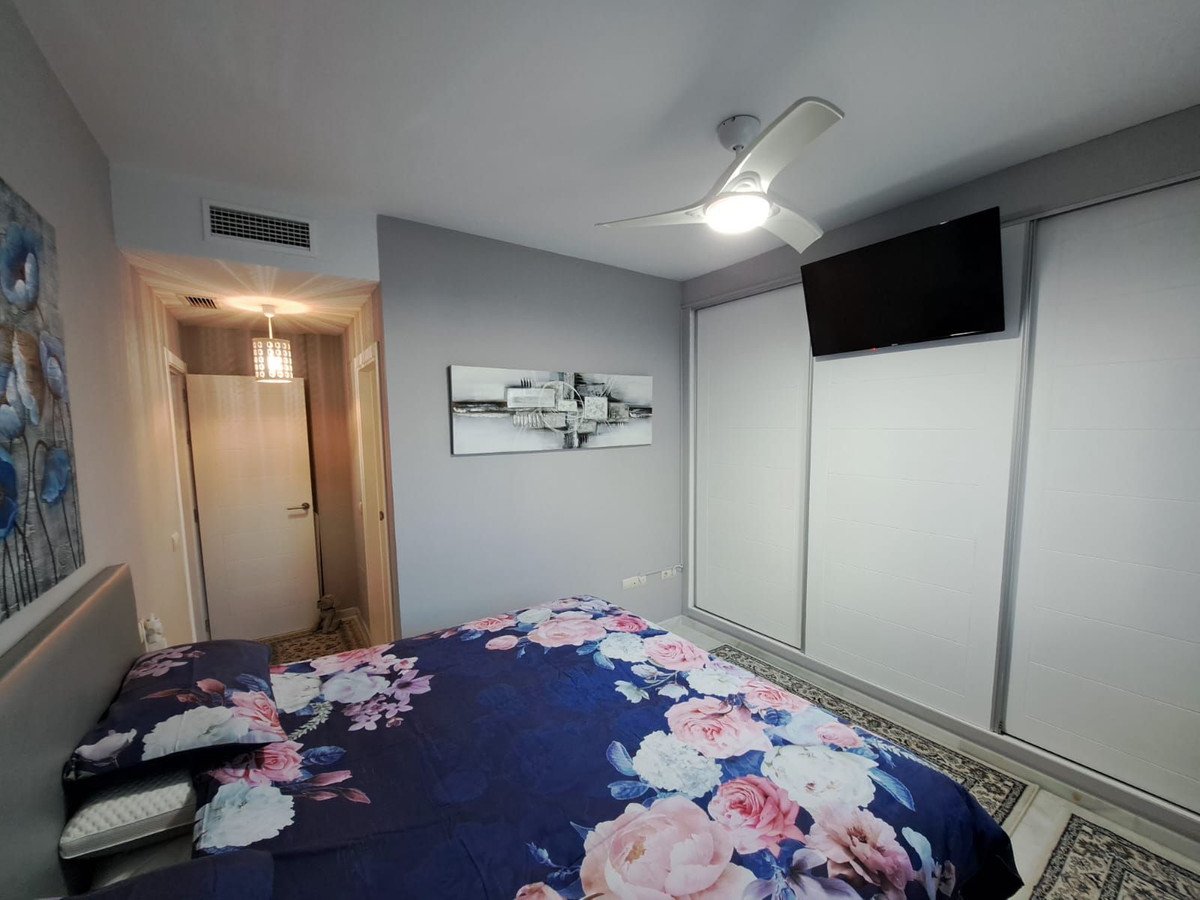 2 Bed Middle Floor Apartment in Estepona