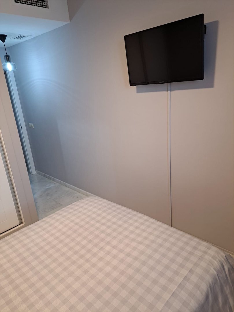 2 Bed Middle Floor Apartment in Estepona