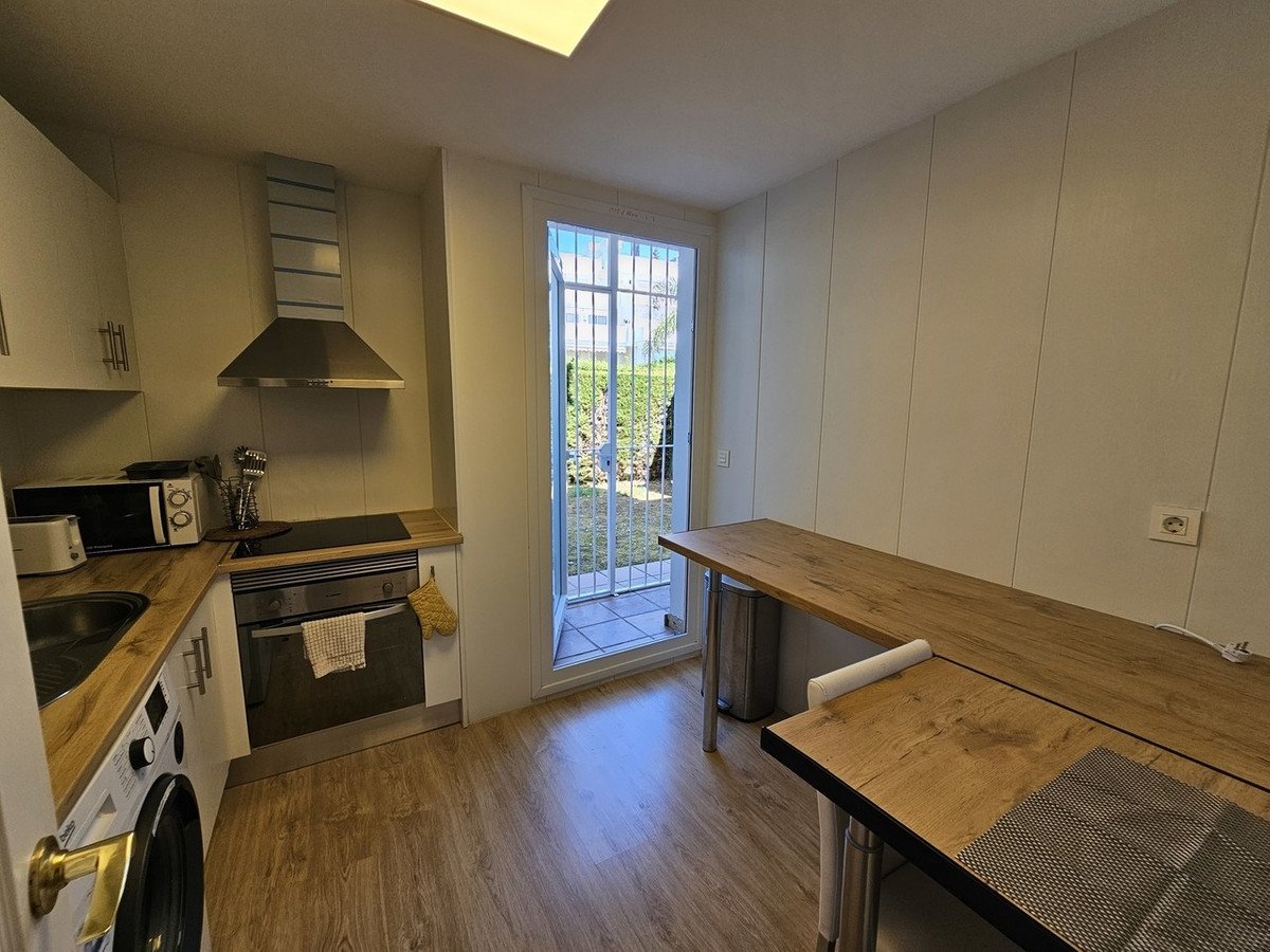 2 Bed Ground Floor Apartment in El Paraiso