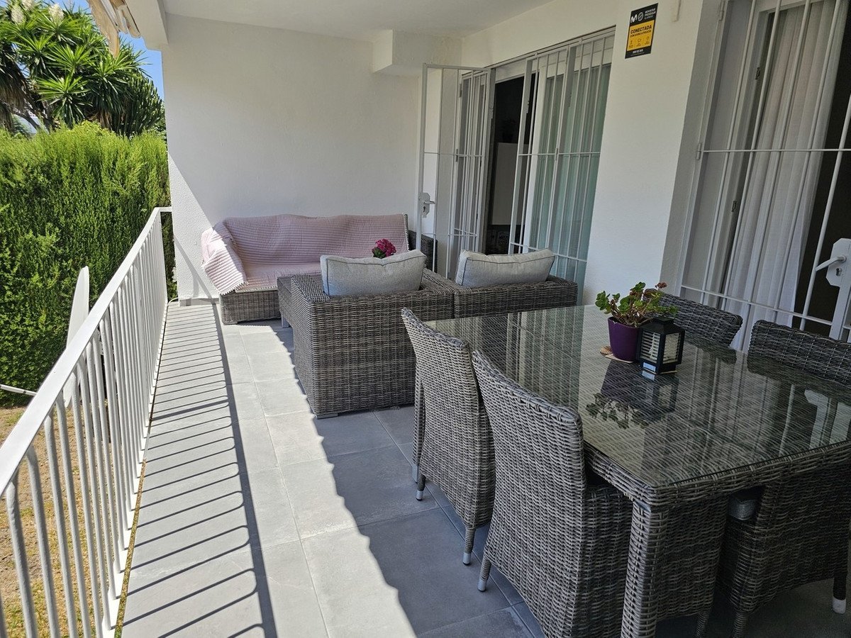2 Bed Ground Floor Apartment in El Paraiso