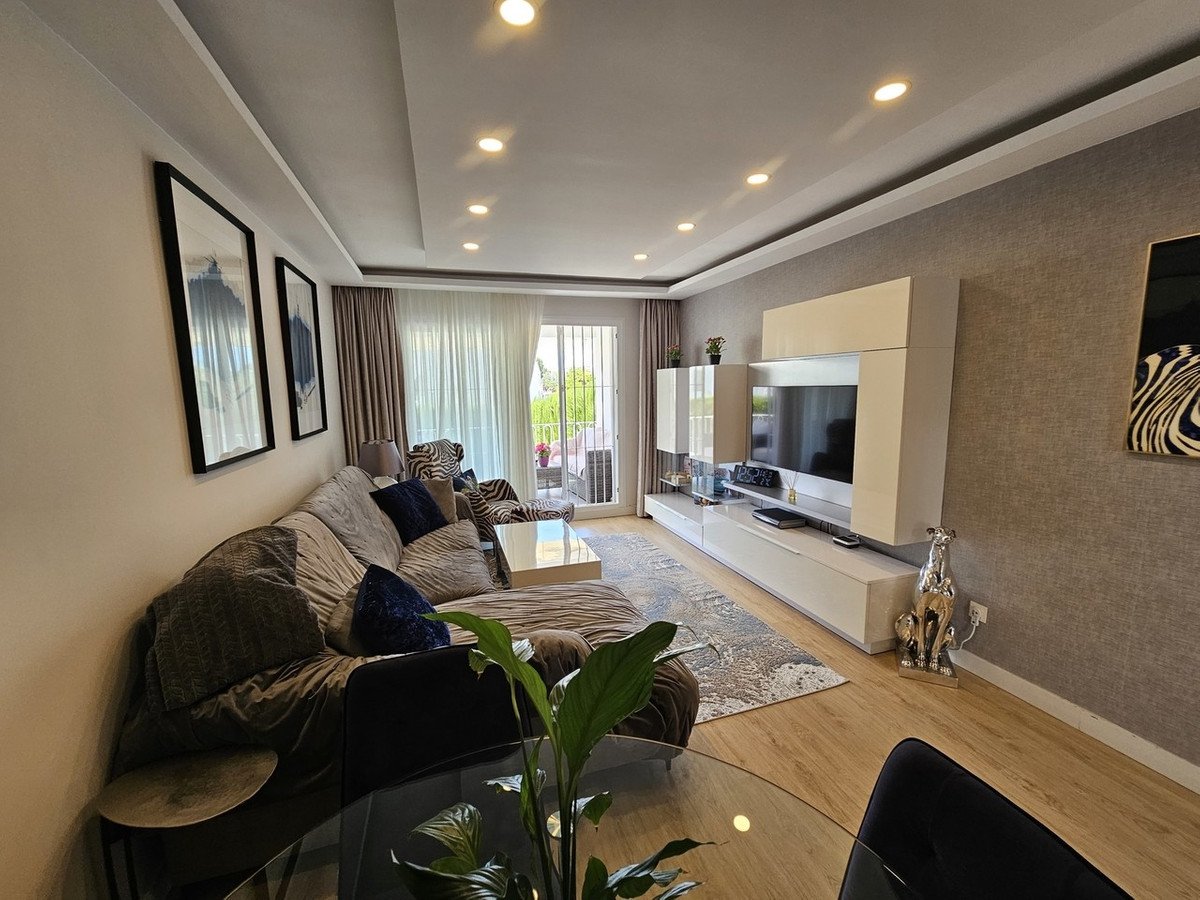 2 Bed Ground Floor Apartment in El Paraiso