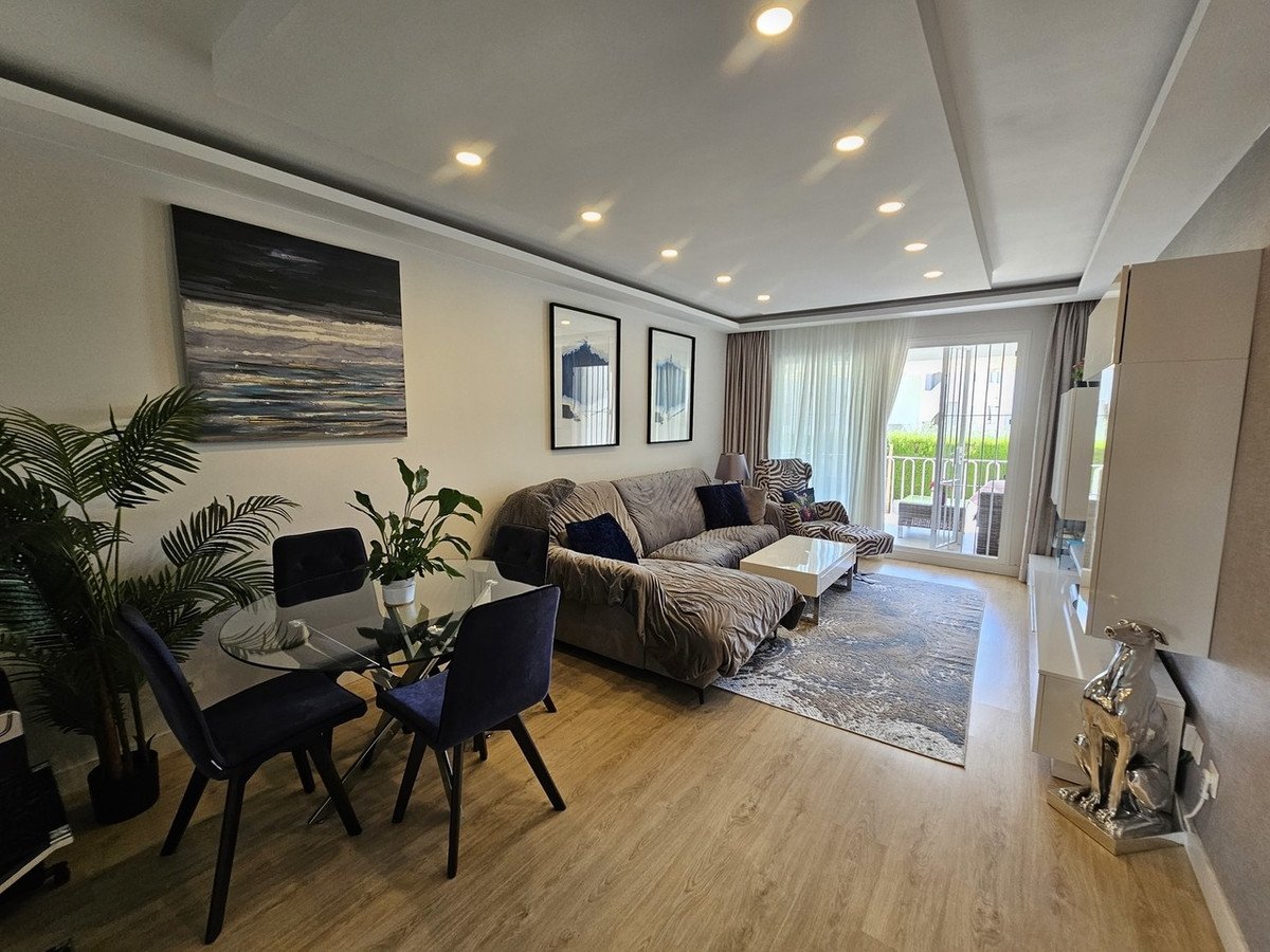 2 Bed Ground Floor Apartment in El Paraiso