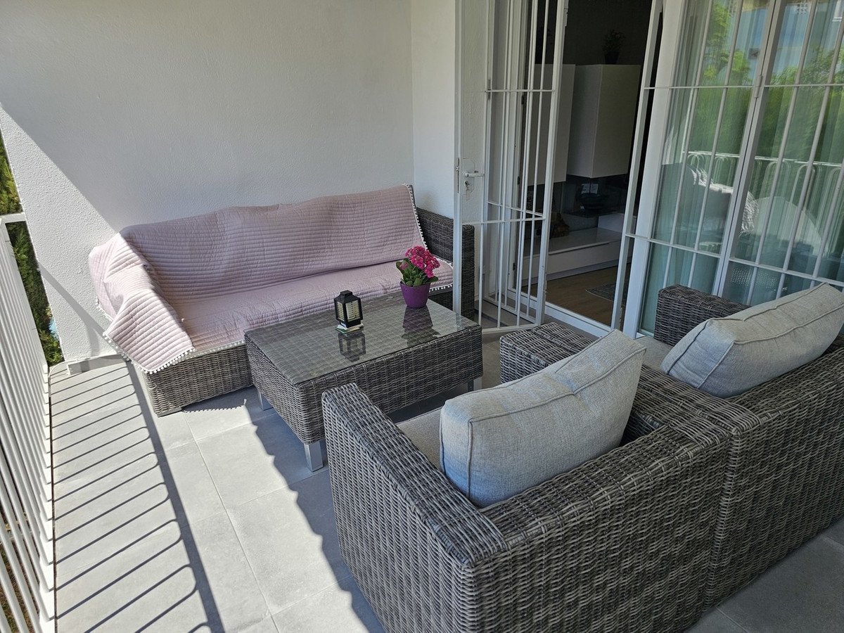 2 Bed Ground Floor Apartment in El Paraiso