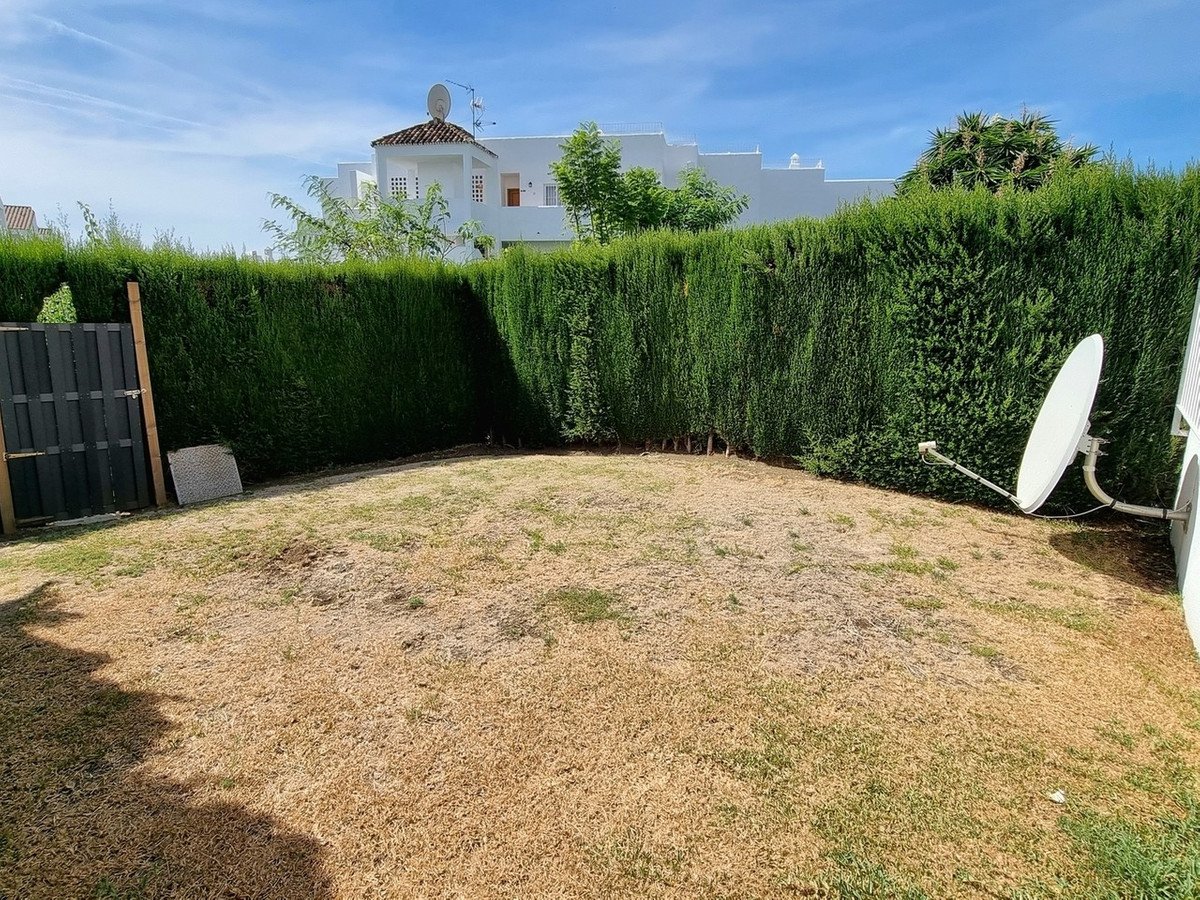 2 Bed Ground Floor Apartment in El Paraiso