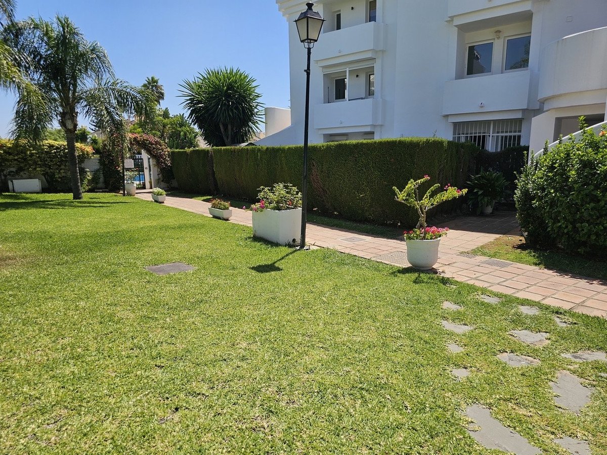 2 Bed Ground Floor Apartment in El Paraiso