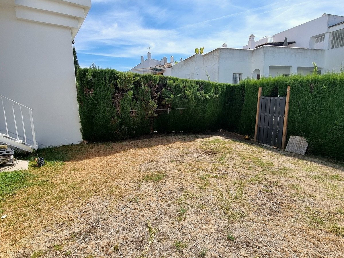 2 Bed Ground Floor Apartment in El Paraiso