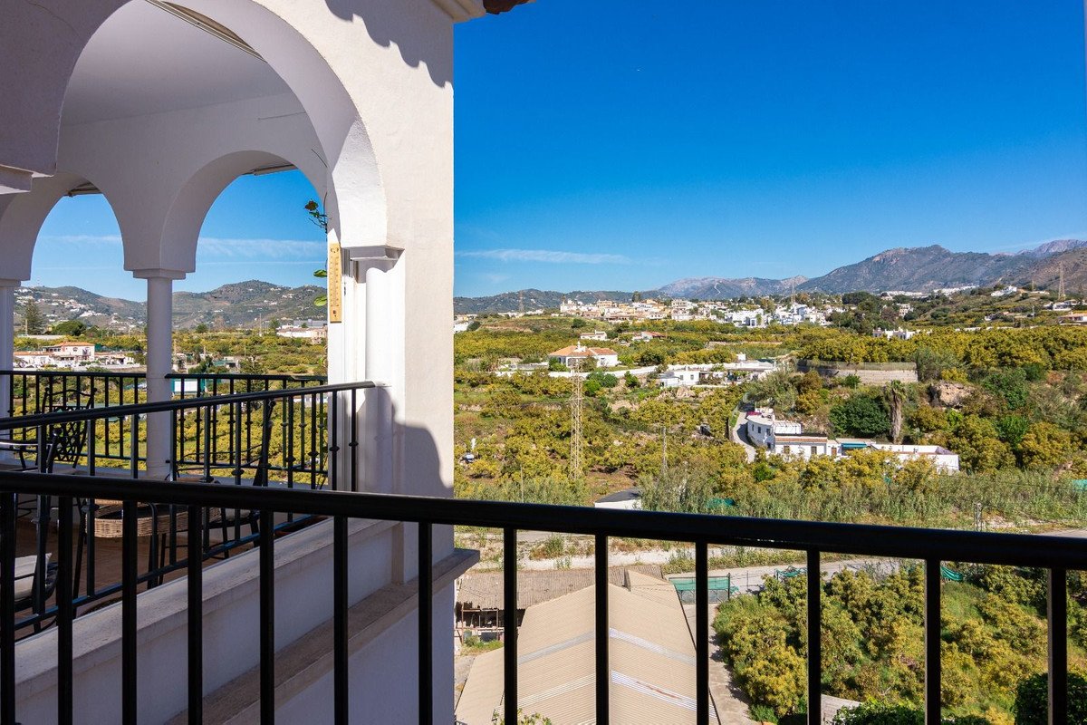 3 Bed Top Floor Apartment in Nerja