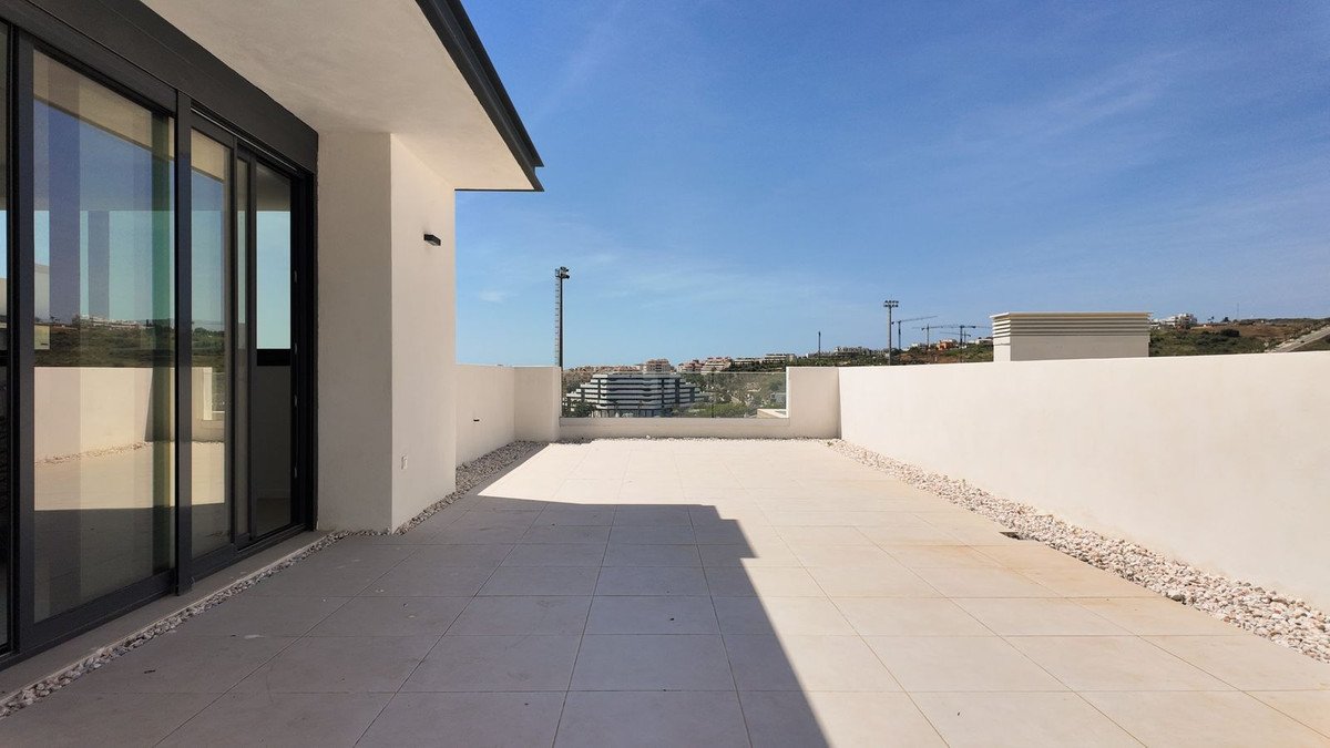 2 Bed Top Floor Apartment in Estepona
