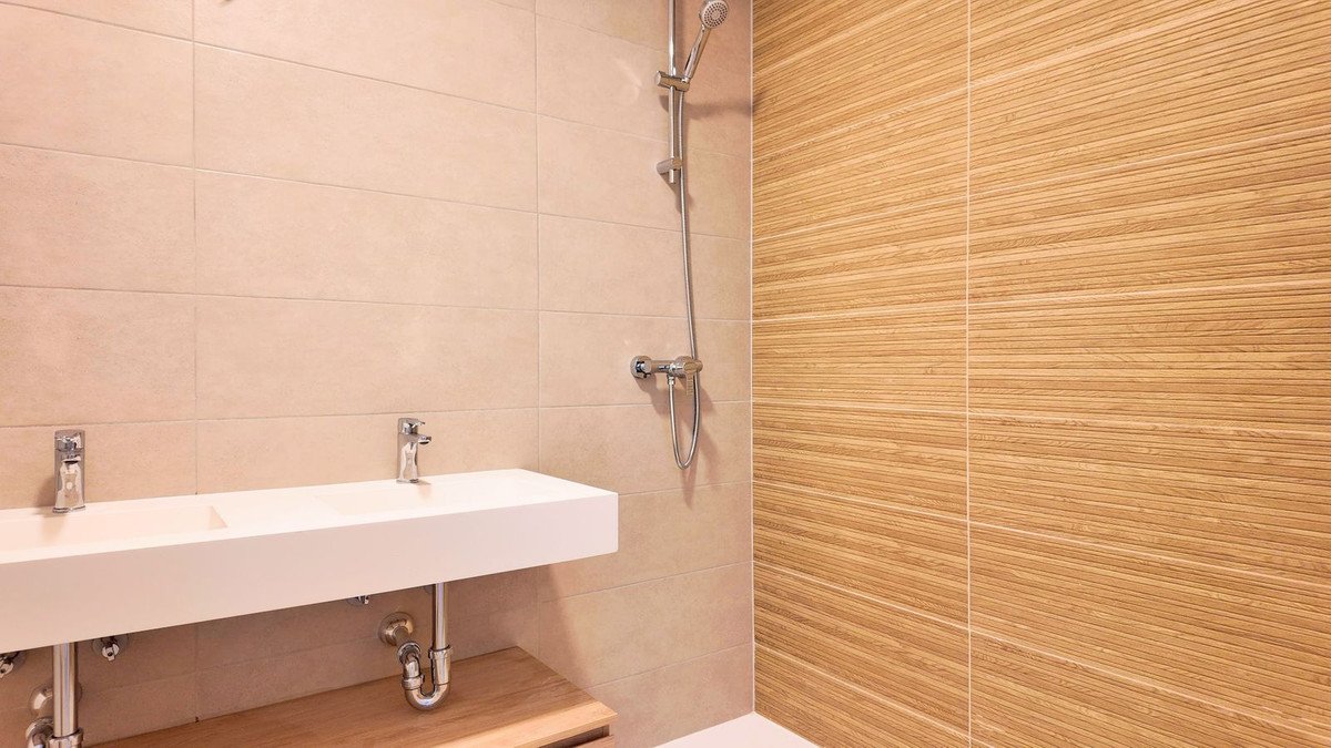 2 Bed Top Floor Apartment in Estepona