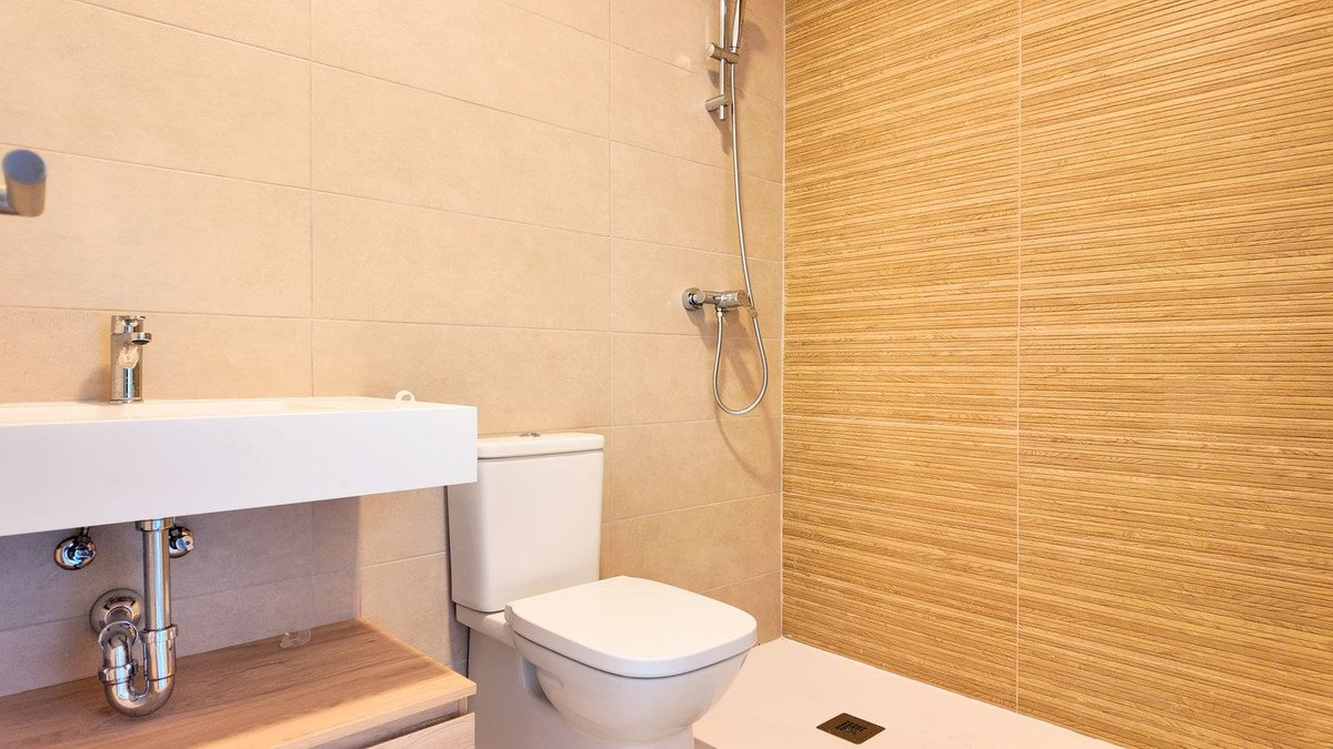 2 Bed Top Floor Apartment in Estepona