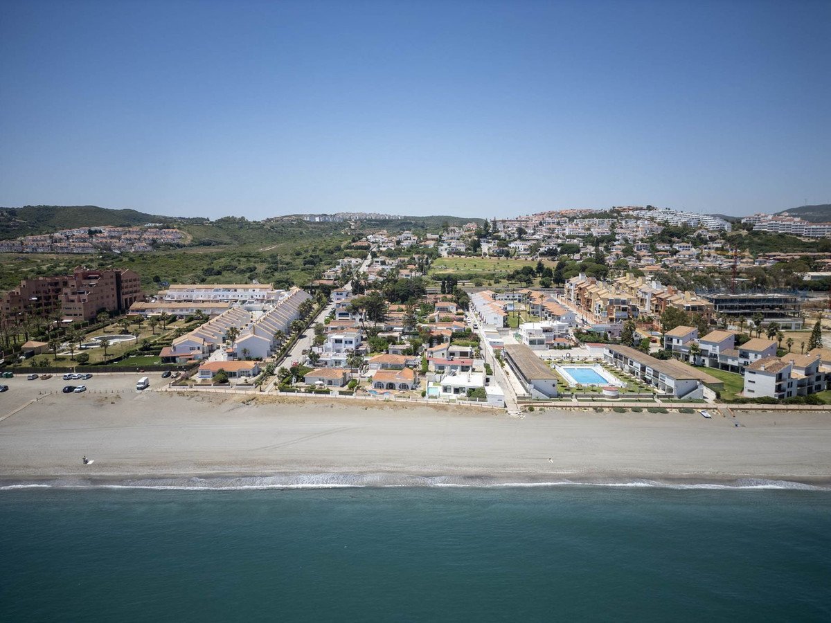 3 Bed Detached Villa in La Duquesa