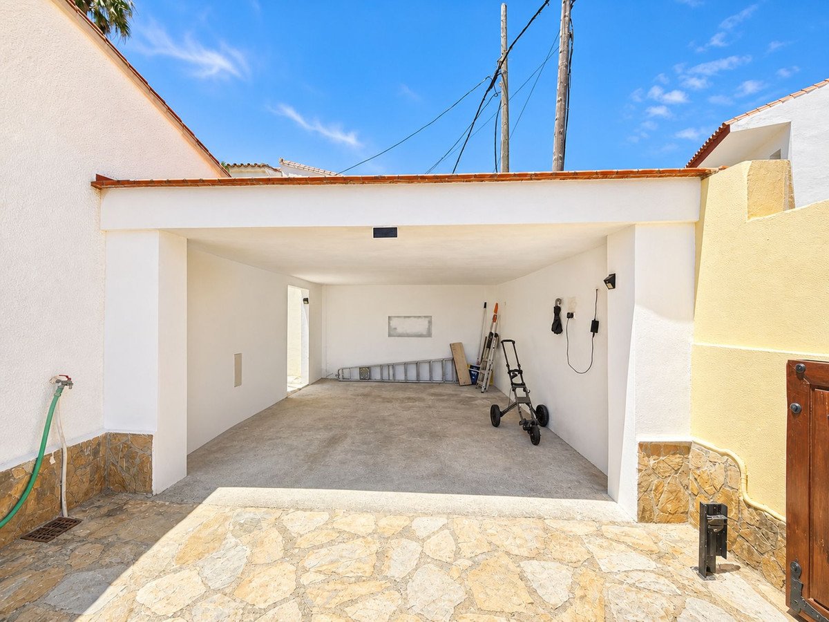 3 Bed Detached Villa in La Duquesa