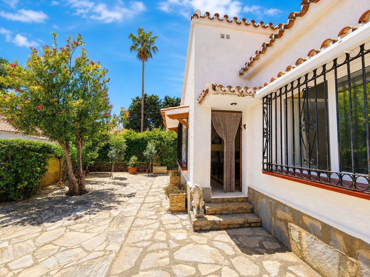 3 Bed Detached Villa in La Duquesa
