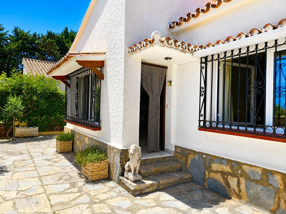 3 Bed Detached Villa in La Duquesa