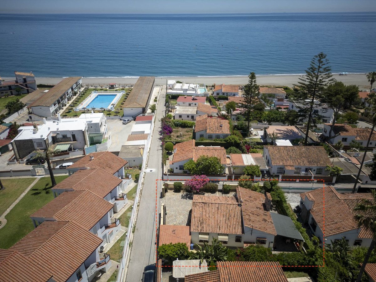3 Bed Detached Villa in La Duquesa
