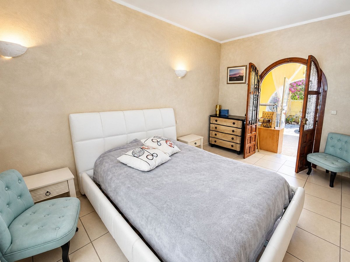 3 Bed Detached Villa in La Duquesa