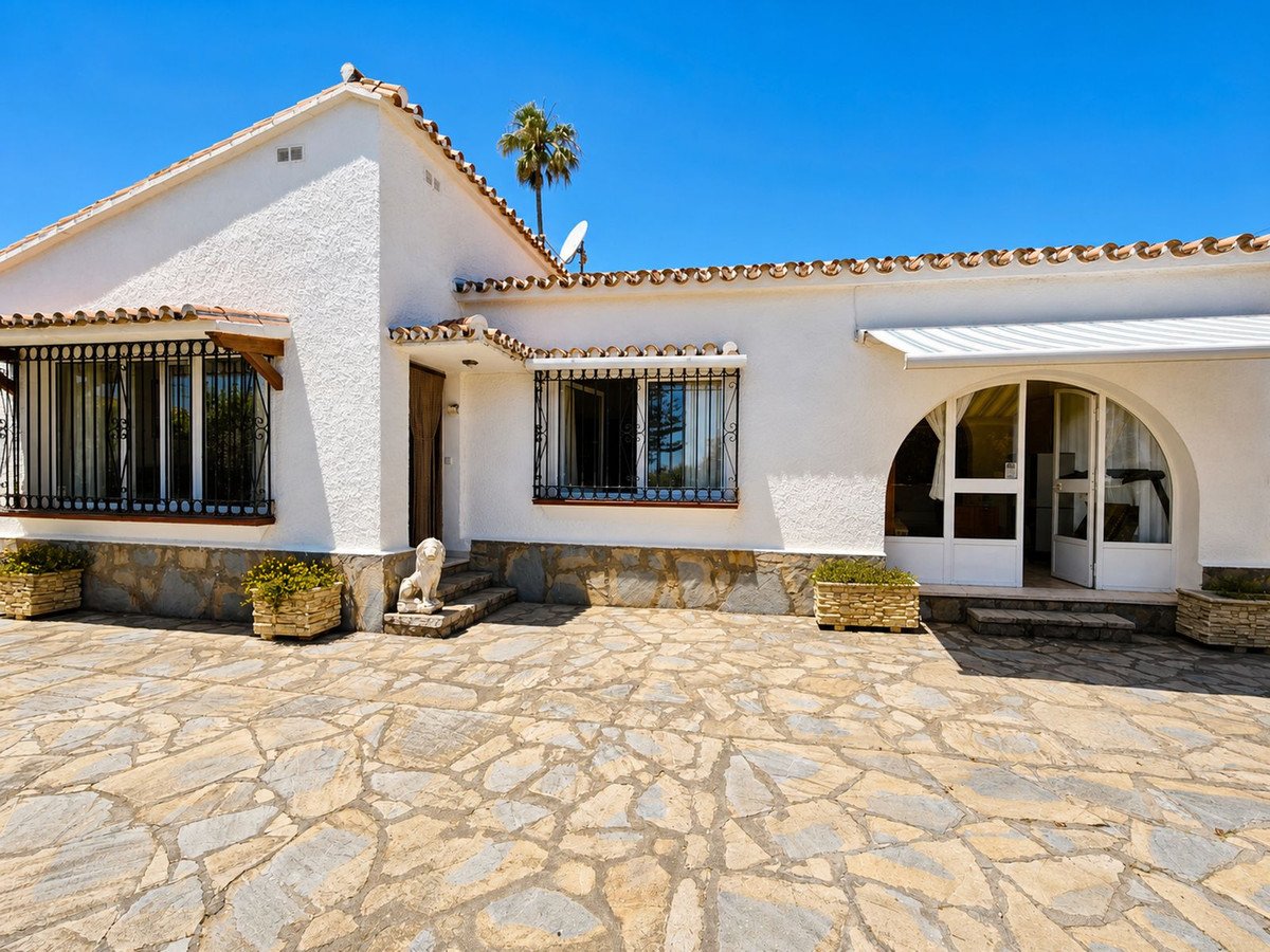 3 Bed Detached Villa in La Duquesa