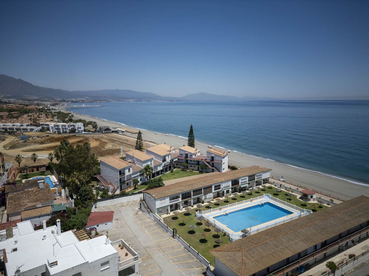 3 Bed Detached Villa in La Duquesa