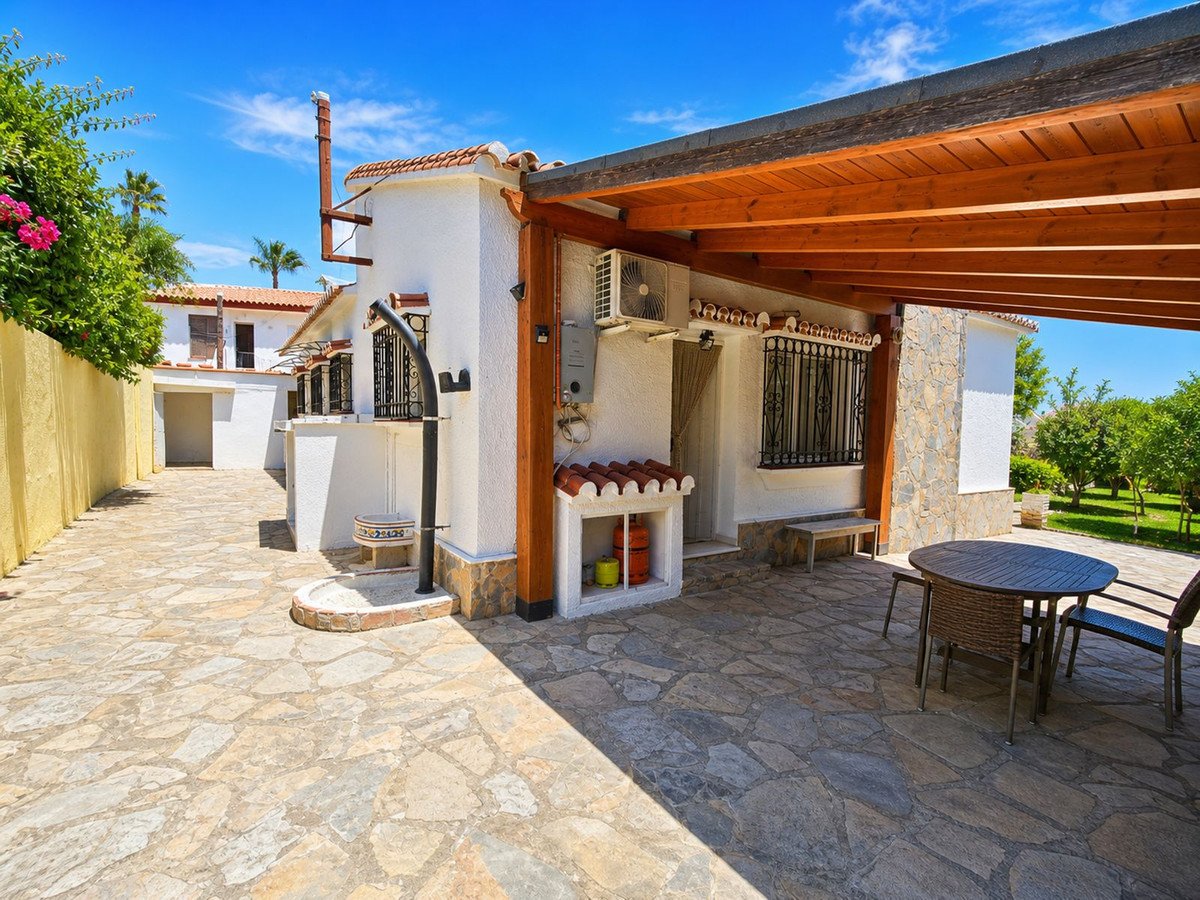 3 Bed Detached Villa in La Duquesa