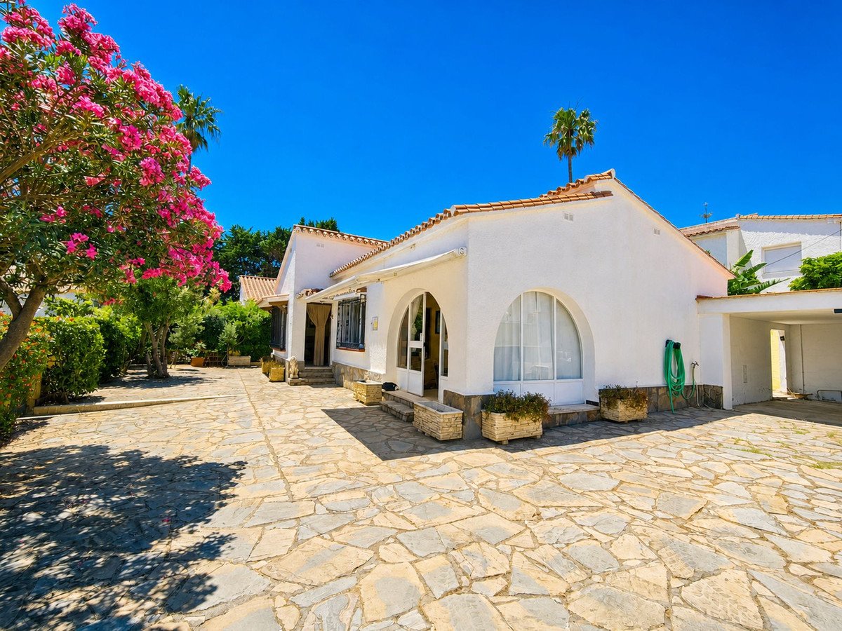 3 Bed Detached Villa in La Duquesa