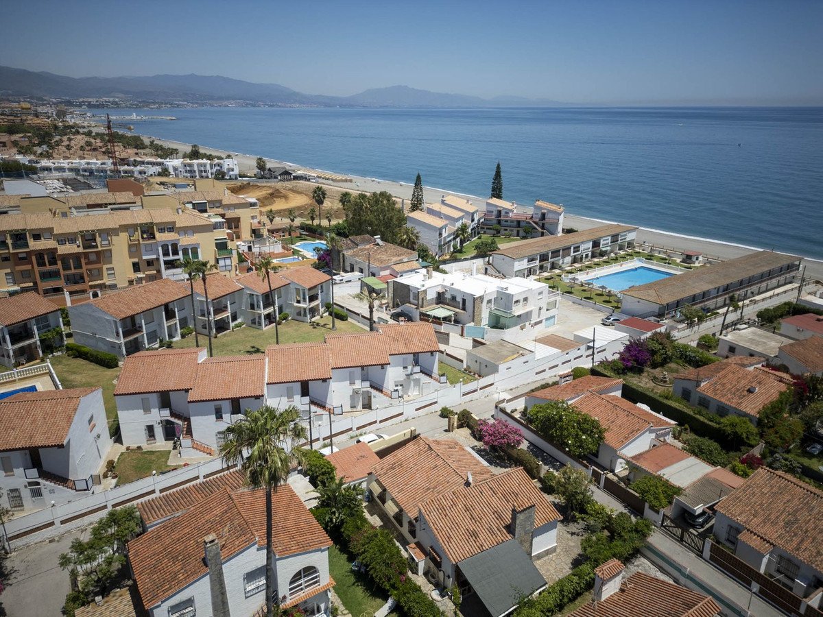 3 Bed Detached Villa in La Duquesa