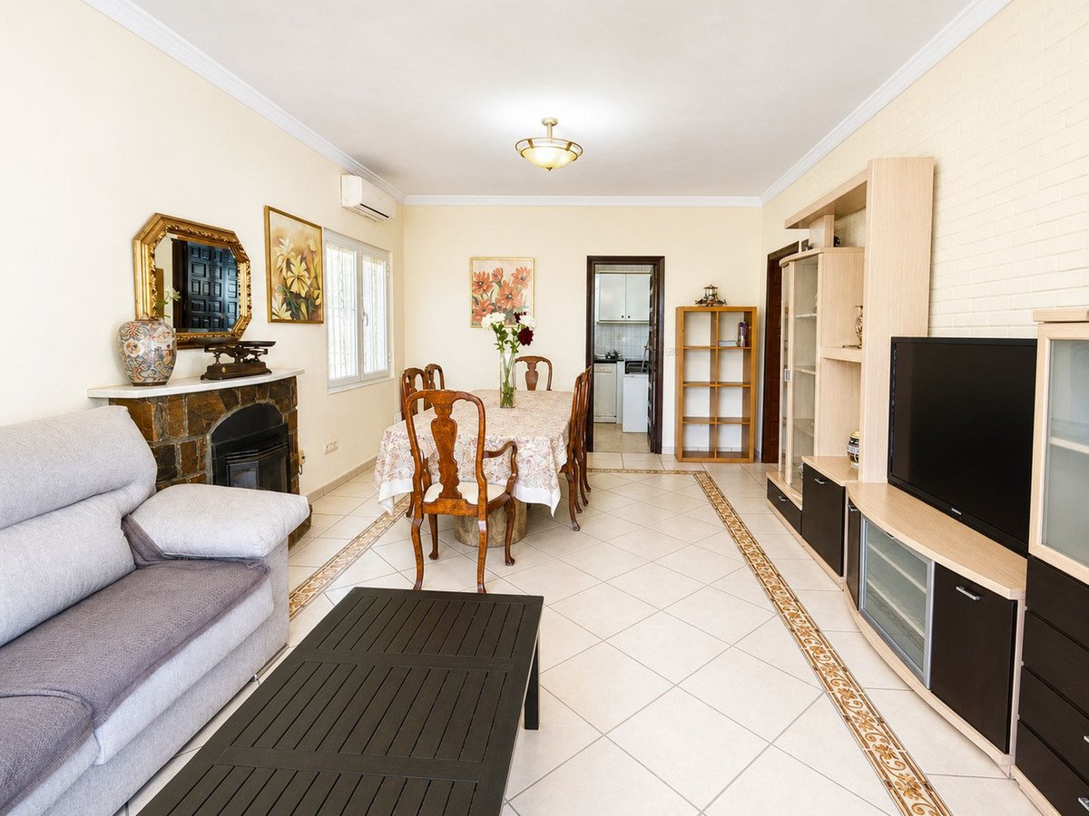 3 Bed Detached Villa in La Duquesa