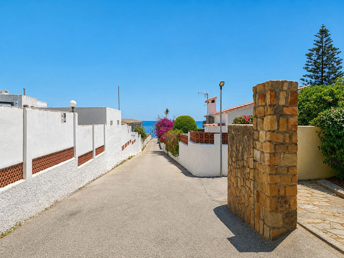 3 Bed Detached Villa in La Duquesa
