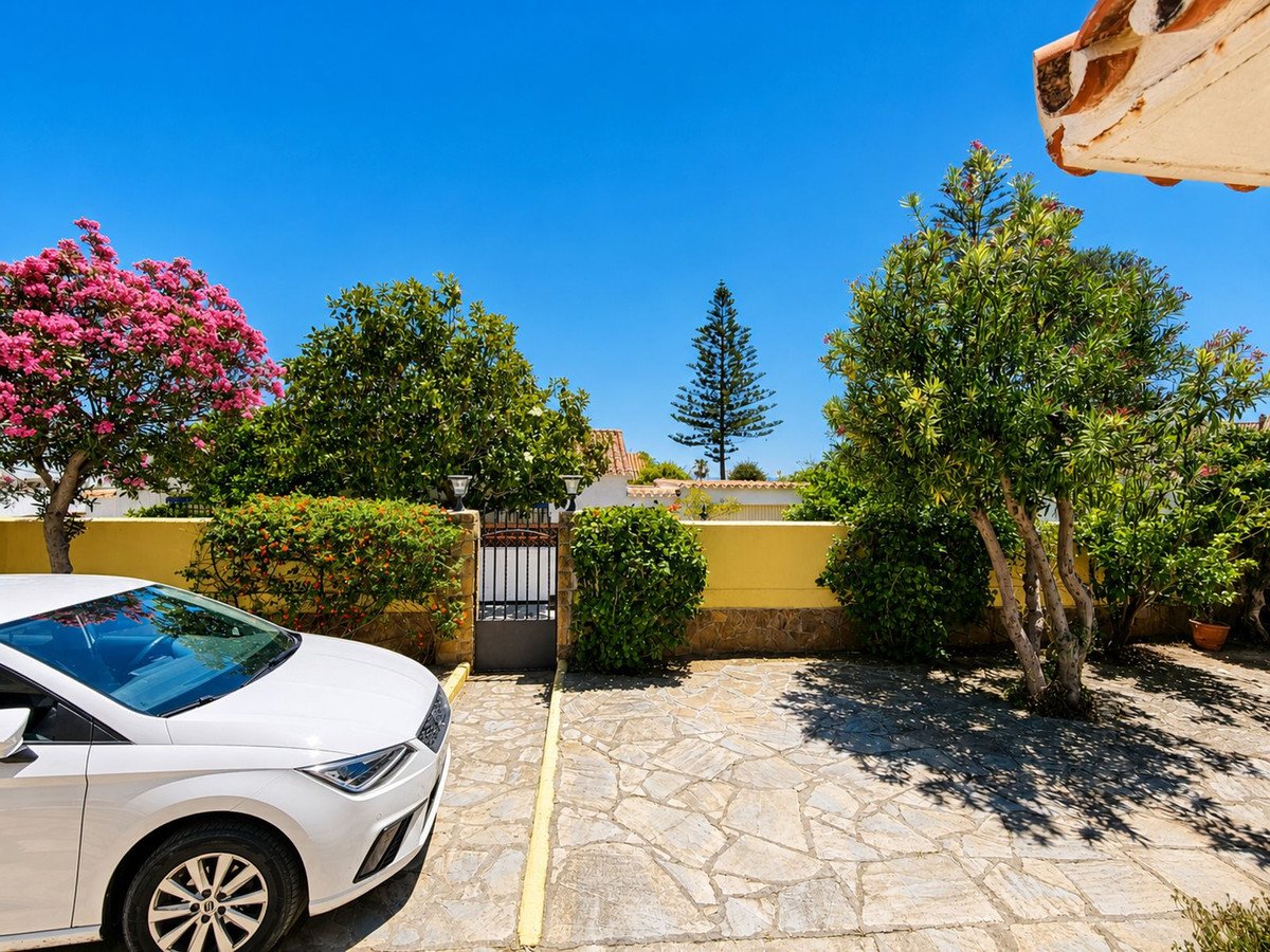 3 Bed Detached Villa in La Duquesa