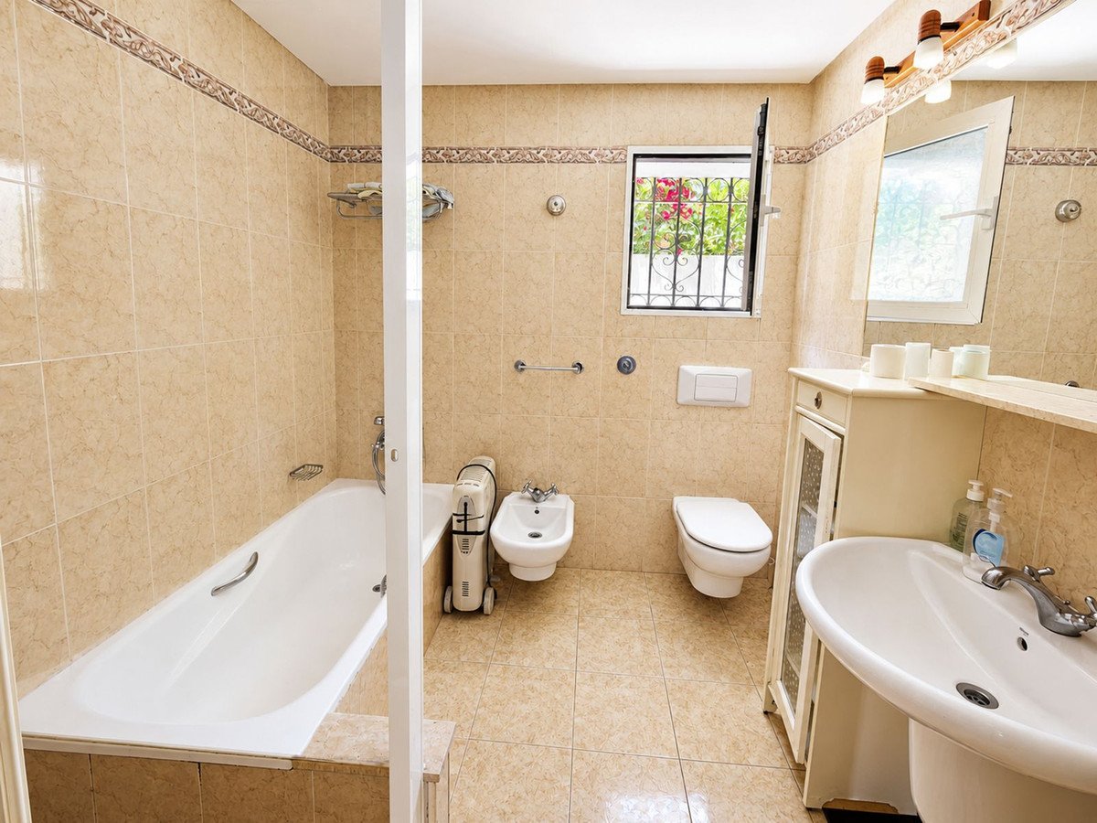 3 Bed Detached Villa in La Duquesa