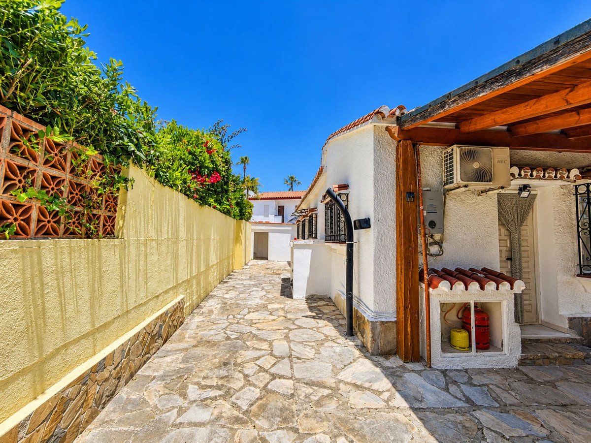 3 Bed Detached Villa in La Duquesa