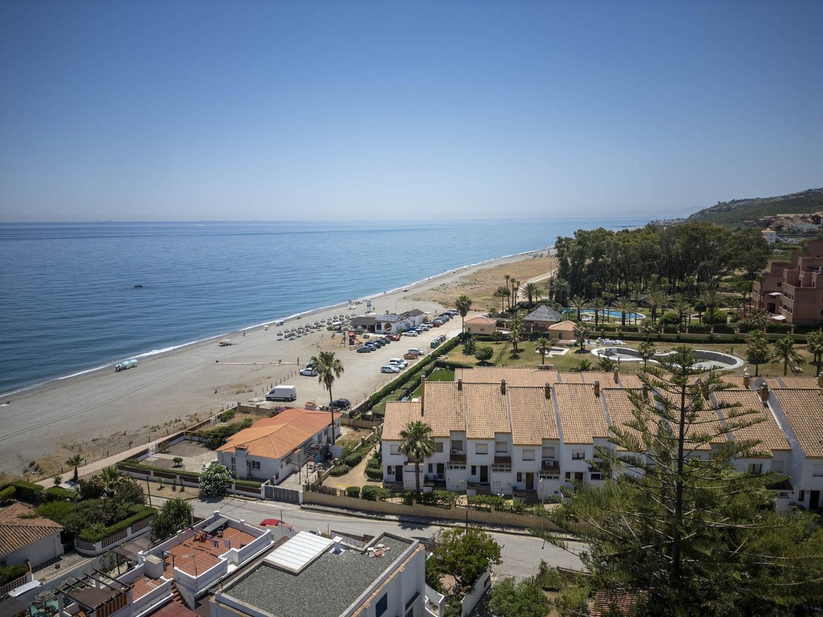 3 Bed Detached Villa in La Duquesa