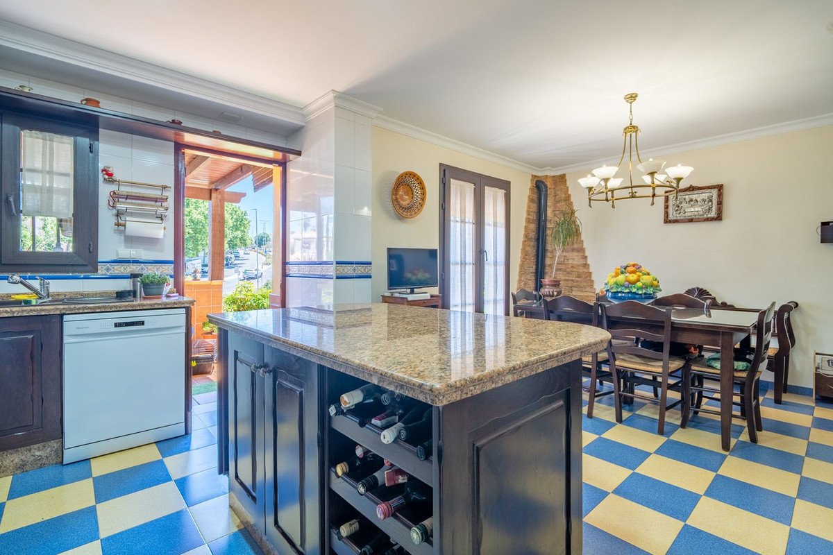4 Bed Semi-Detached House in Churriana