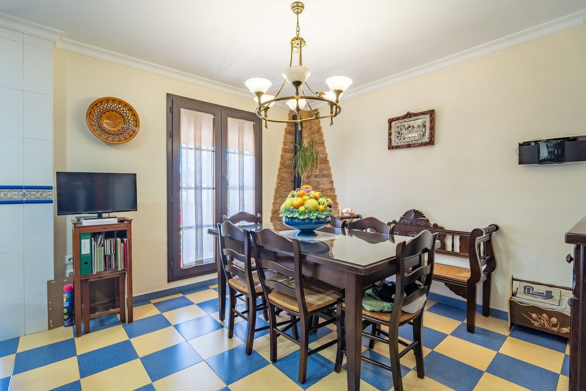 4 Bed Semi-Detached House in Churriana