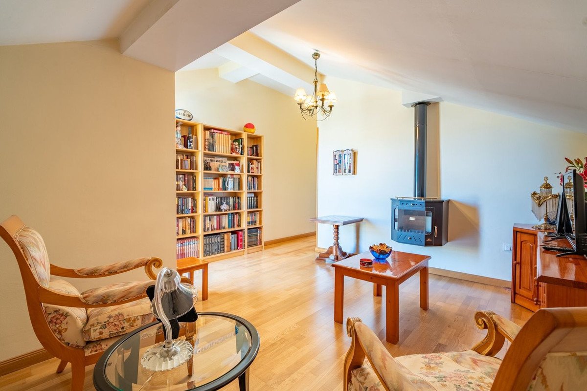4 Bed Semi-Detached House in Churriana