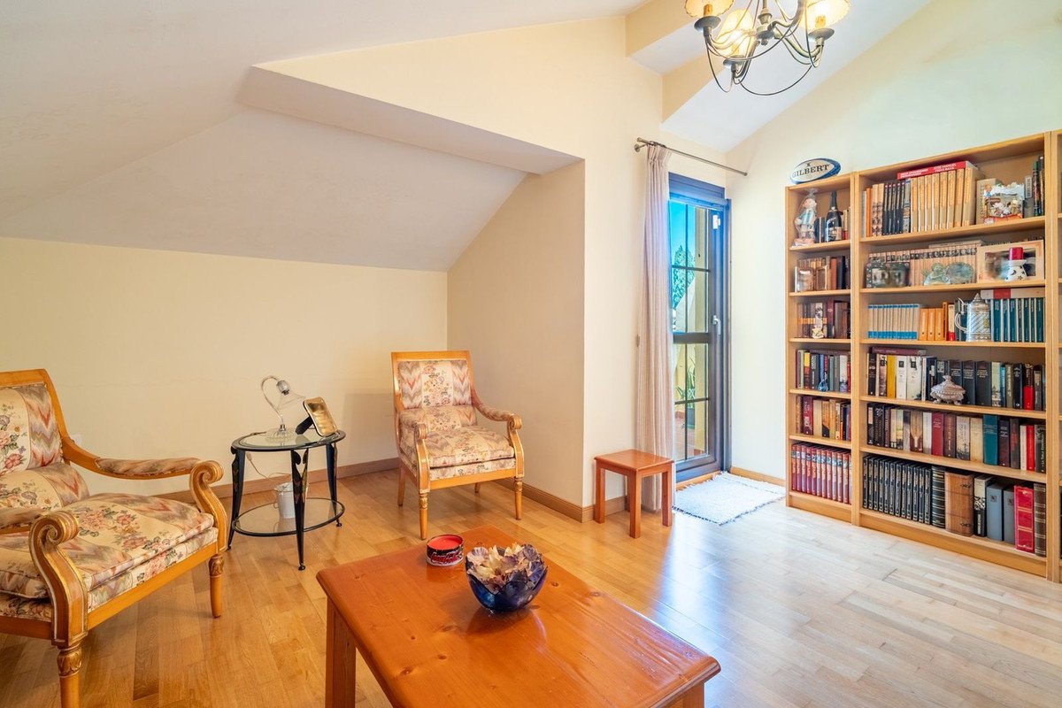 4 Bed Semi-Detached House in Churriana