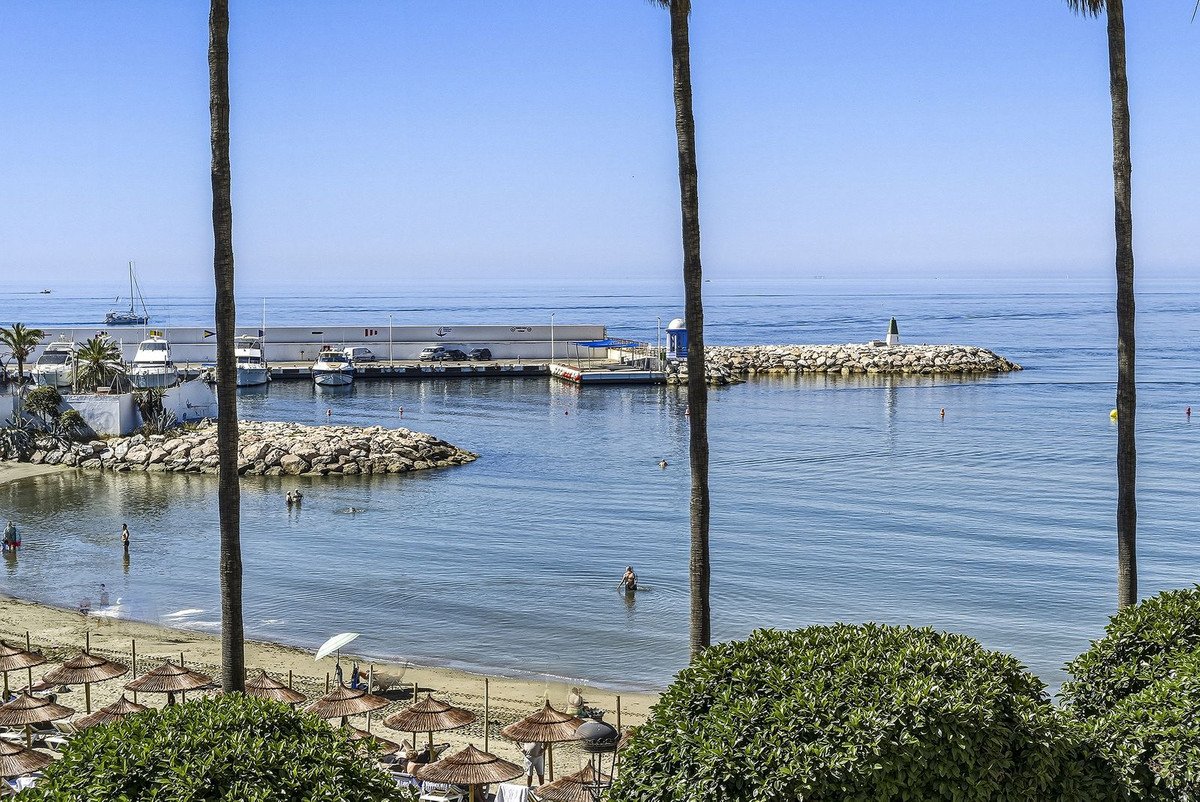 3 Bed Middle Floor Apartment in Marbella