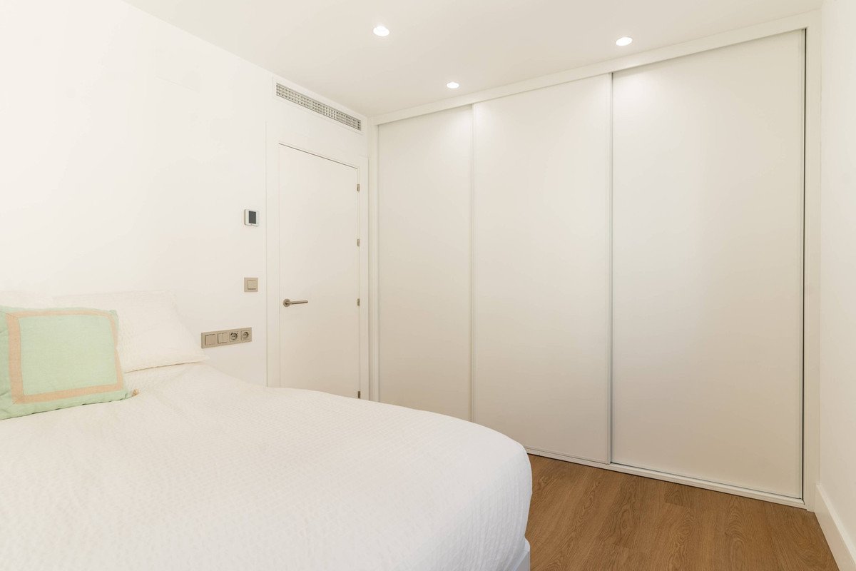 4 Bed Middle Floor Apartment in Málaga Centro