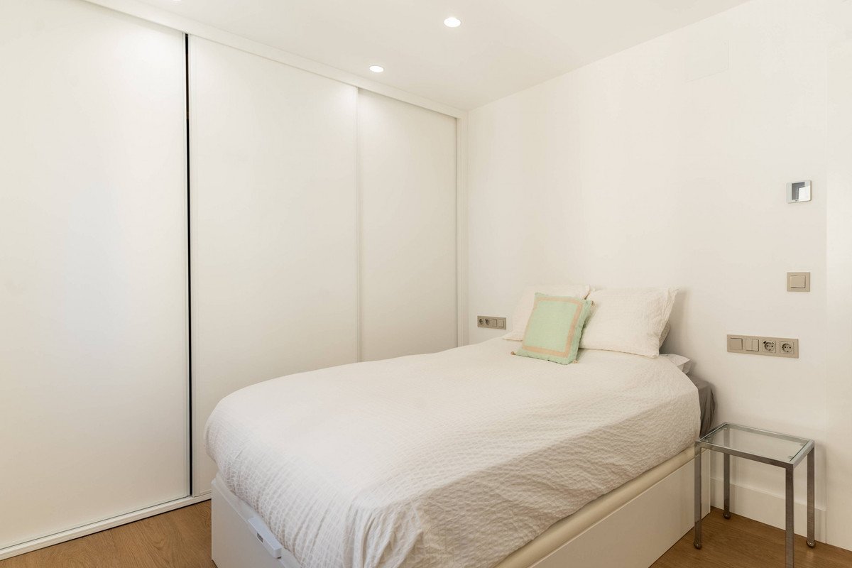 4 Bed Middle Floor Apartment in Málaga Centro